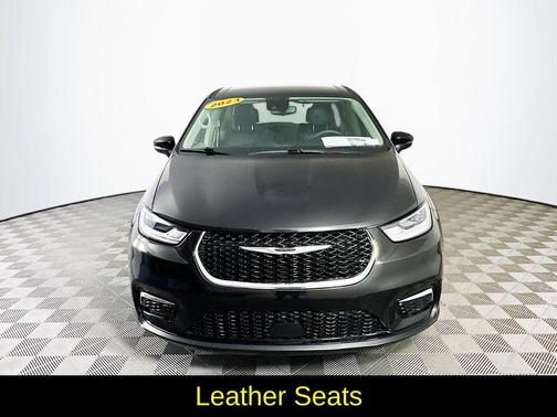 2023 Chrysler Pacifica Touring-L