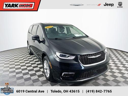 2023 Chrysler Pacifica Touring-L
