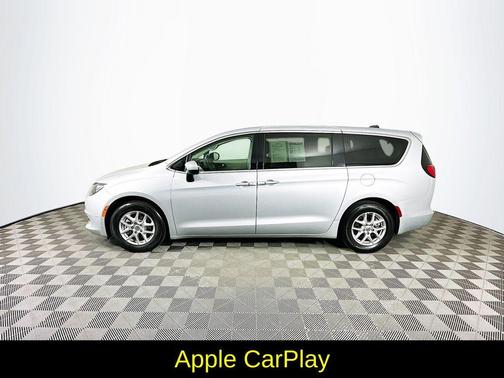 2022 Chrysler Voyager LX
