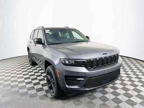 2025 Jeep Grand Cherokee Laredo