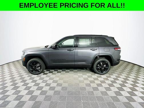 2025 Jeep Grand Cherokee Laredo