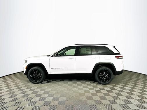 2025 Jeep Grand Cherokee Laredo
