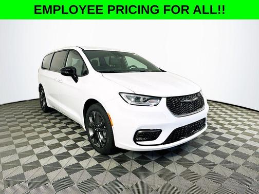 2026 Chrysler Pacifica Select