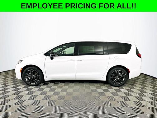 2026 Chrysler Pacifica Select