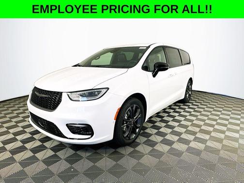 2026 Chrysler Pacifica Select