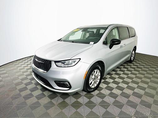 2024 Chrysler Pacifica Touring-L