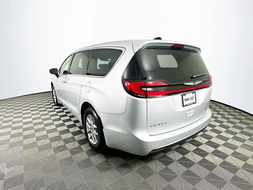 2024 Chrysler Pacifica Touring-L