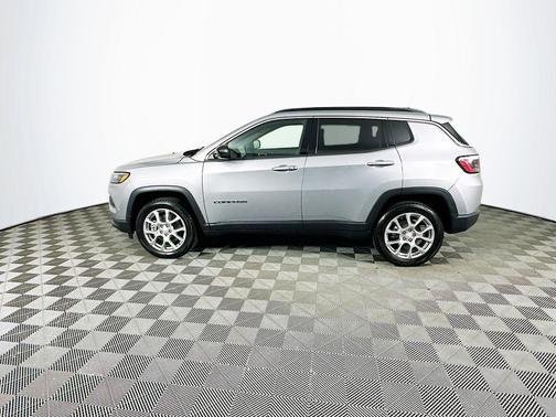 2023 Jeep Compass Latitude Lux