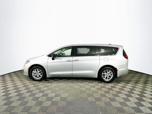 2024 Chrysler Pacifica Touring-L