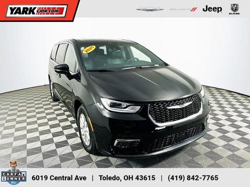 2025 Chrysler Pacifica Select