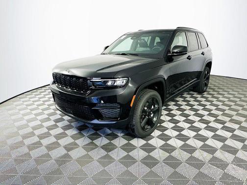 2025 Jeep Grand Cherokee Laredo