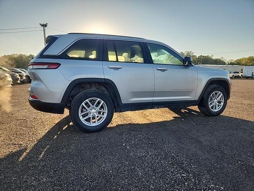 2024 Jeep Grand Cherokee Laredo X