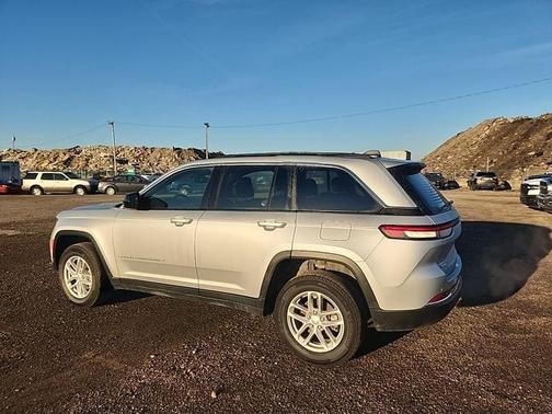 2024 Jeep Grand Cherokee Laredo X