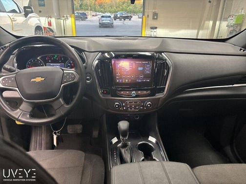 Green 2023 Chevrolet Traverse LT Cloth