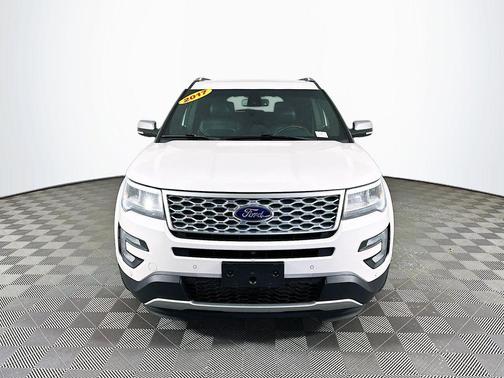 White 2017 Ford Explorer Platinum