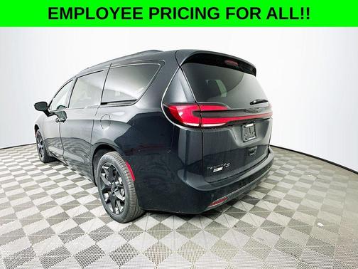 Black 2026 Chrysler Pacifica Select