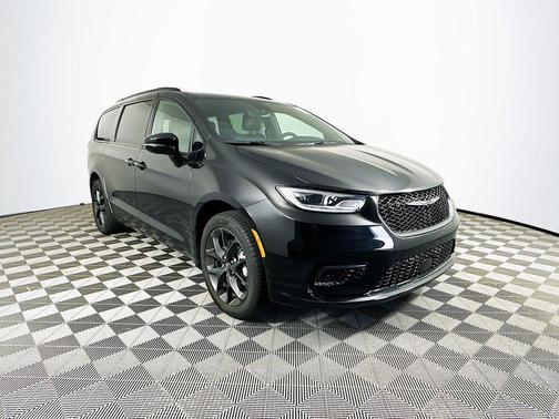 Black 2026 Chrysler Pacifica Select