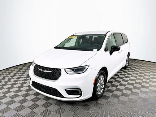 2024 Chrysler Pacifica Touring-L