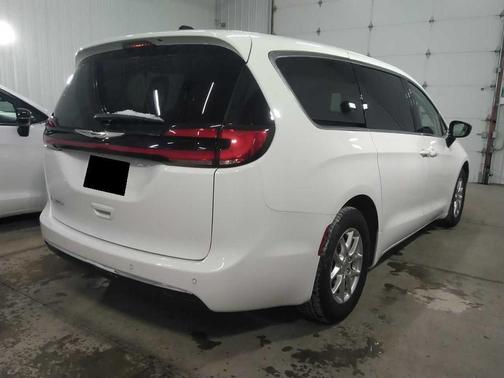 2024 Chrysler Pacifica Touring-L