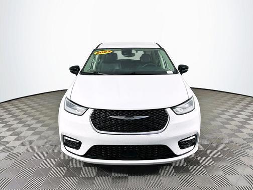 2024 Chrysler Pacifica Touring-L