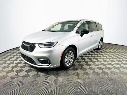 2024 Chrysler Pacifica Touring-L