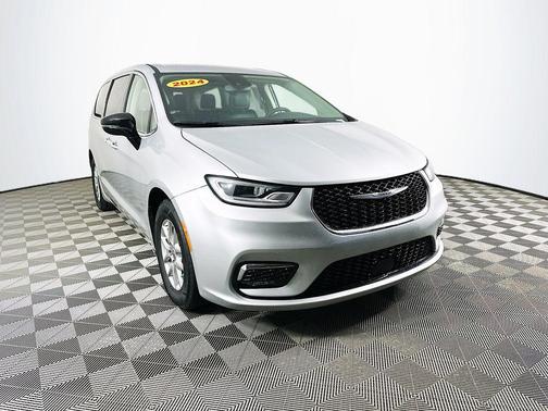 2024 Chrysler Pacifica Touring-L