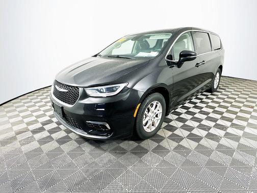 2023 Chrysler Pacifica Touring-L