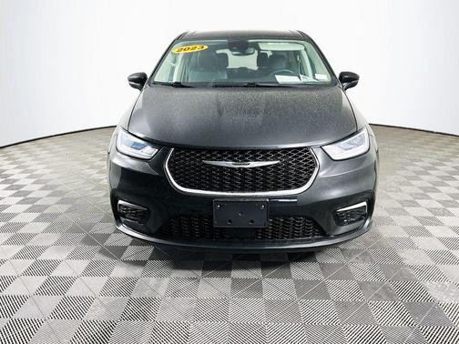 2023 Chrysler Pacifica Touring-L