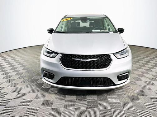 2024 Chrysler Pacifica Touring-L