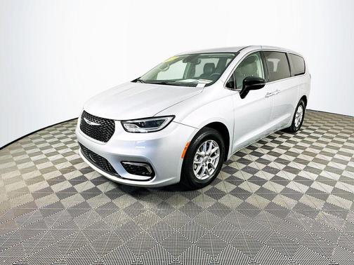 2024 Chrysler Pacifica Touring-L