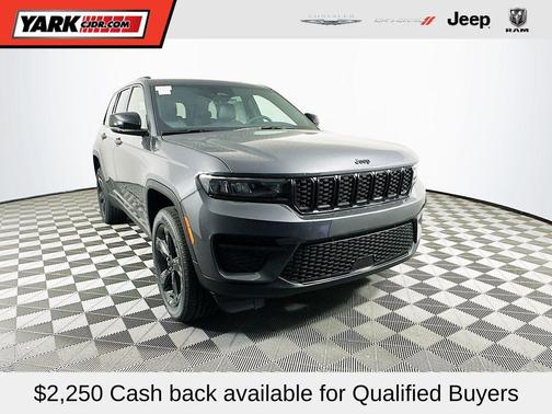 2025 Jeep Grand Cherokee Laredo