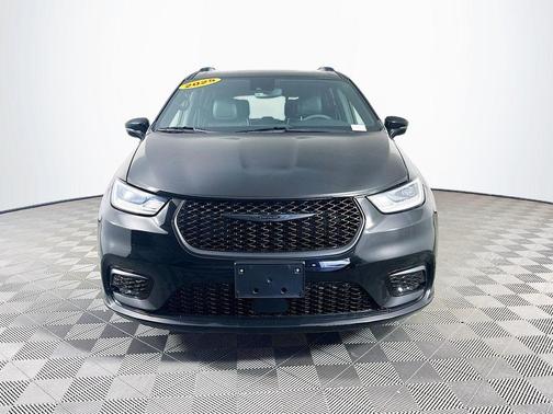 Black 2025 Chrysler Pacifica Limited