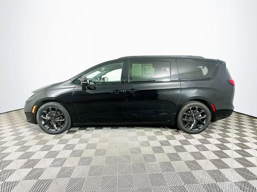 Black 2025 Chrysler Pacifica Limited