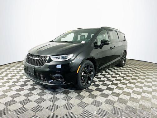 Black 2025 Chrysler Pacifica Limited