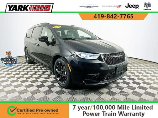 Black 2025 Chrysler Pacifica Limited