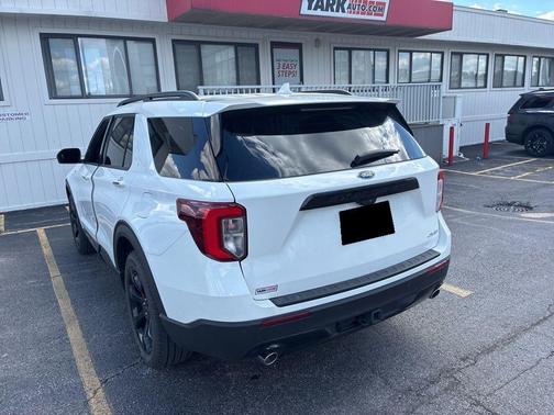 2024 Ford Explorer ST-Line