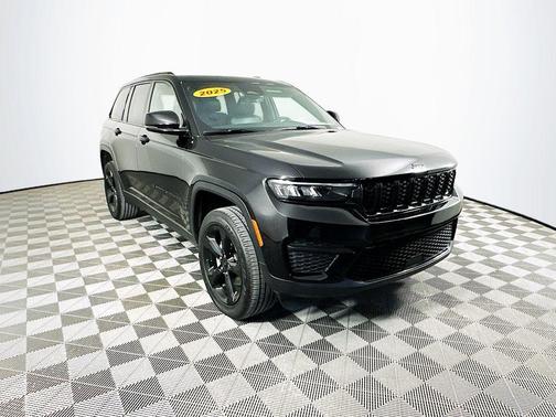 2025 Jeep Grand Cherokee Laredo