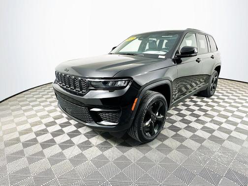 2025 Jeep Grand Cherokee Laredo