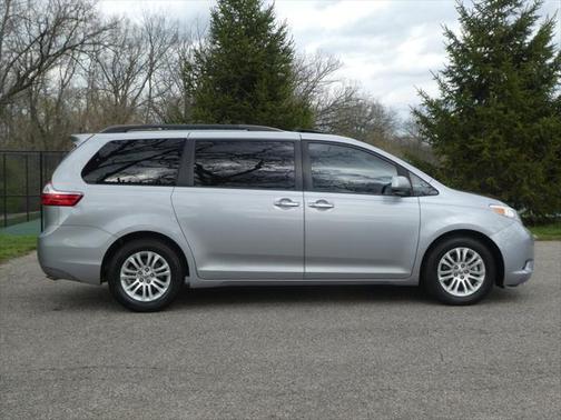 2015 Toyota Sienna XLE