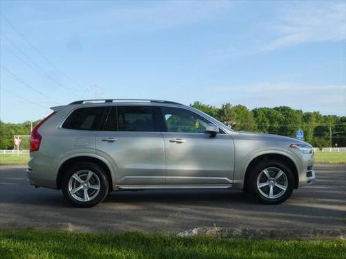 2017 Volvo XC90 T5 Momentum