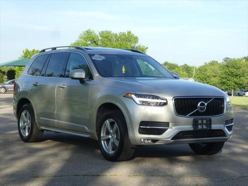 2017 Volvo XC90 T5 Momentum