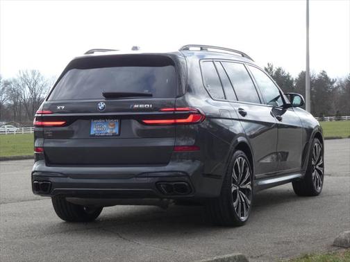 2025 BMW X7 M60i