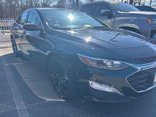 Mosaic Black Metallic 2022 Chevrolet Malibu LT