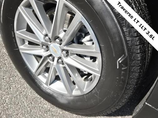 2023 Chevrolet Traverse LT Cloth