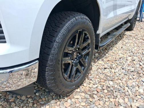 Summit White 2025 Chevrolet Silverado 1500 LT