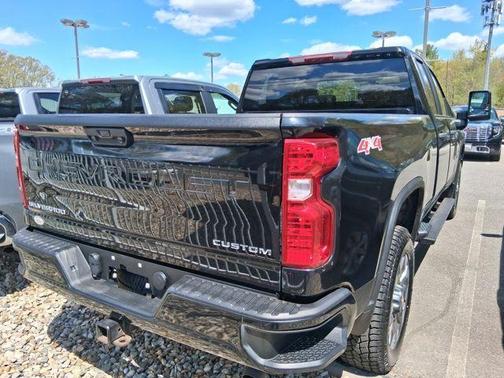 Black Metallic 2022 Chevrolet Silverado 2500 Custom