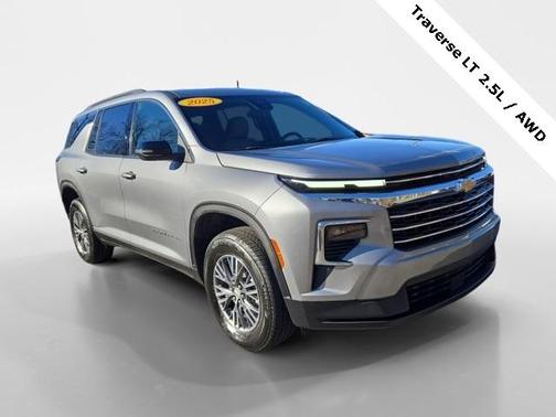 2025 Chevrolet Traverse LT
