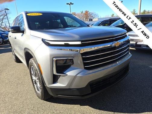 2025 Chevrolet Traverse LT
