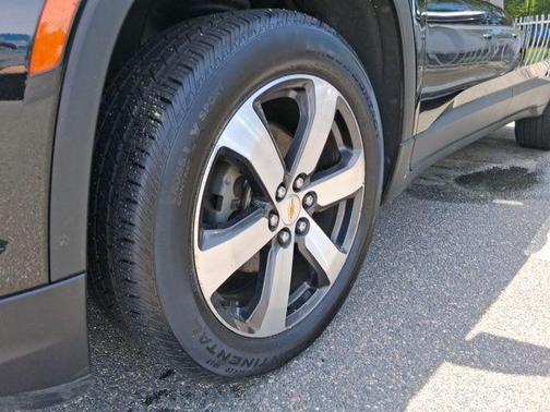 Black Metallic 2023 Chevrolet Traverse LT Leather