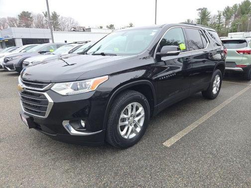 Mosaic Black Metallic 2021 Chevrolet Traverse LT Cloth